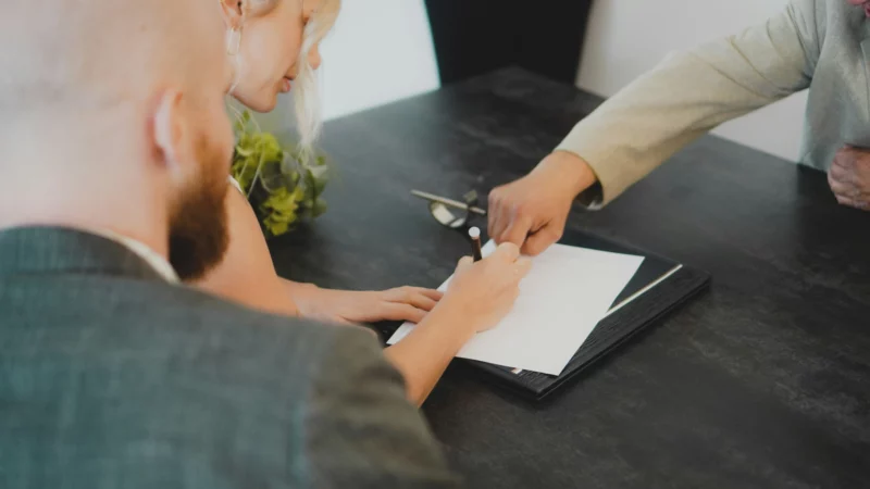 Contrat d&rsquo;édition ou autoédition : comment choisir ?